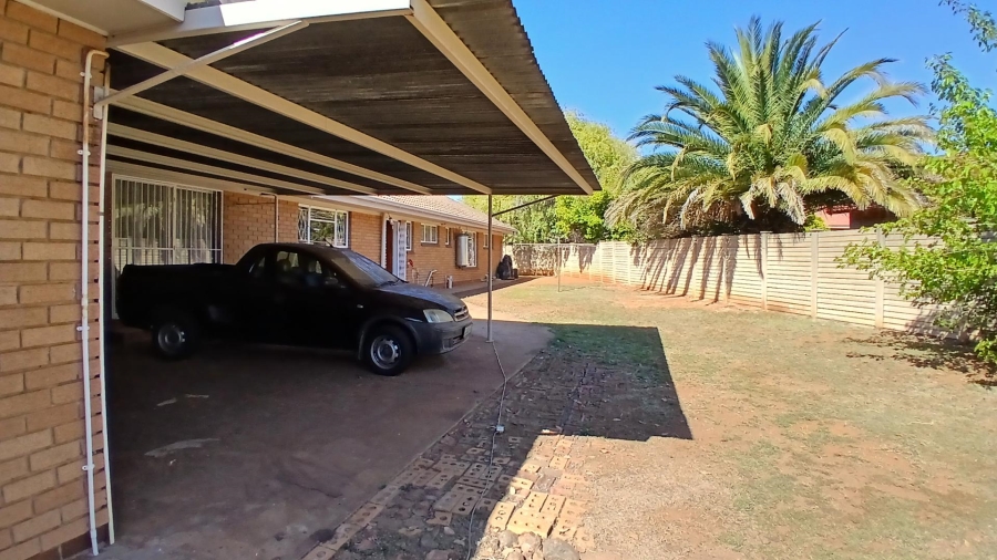 4 Bedroom Property for Sale in Pellissier Free State